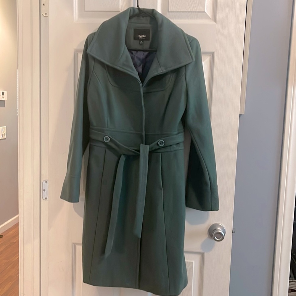 Beautiful teal Coat barley worn. Great condition.